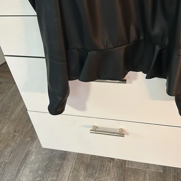 Faux black top in large like new!  Puff sleeves great with black jeans! - Picture 5 of 6